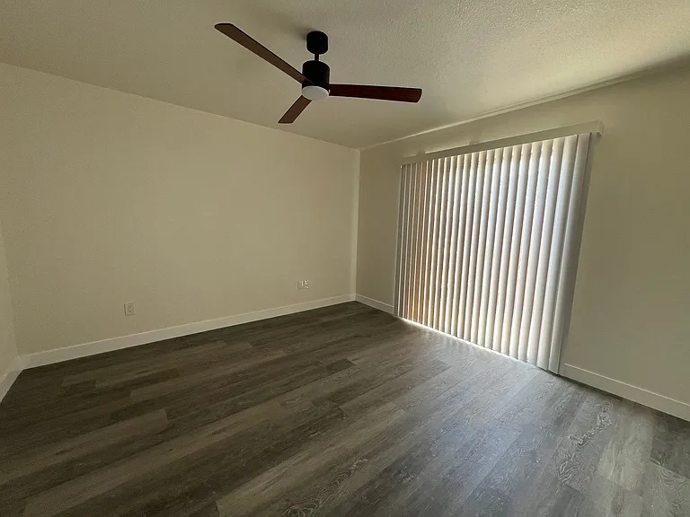 709 E Houston Ave #14 — Photo 6