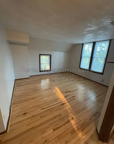 1938 Roblyn Ave #2 Photo 1