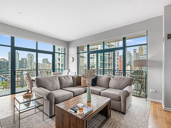 4th image of 340 W Superior St APT 1401