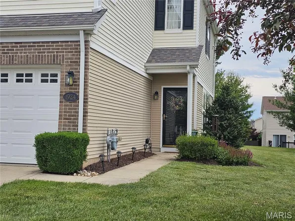 1924 Celebration Park Cir, Belleville, IL 62220