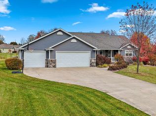 9410 Memory Ln, Neenah, WI 54956