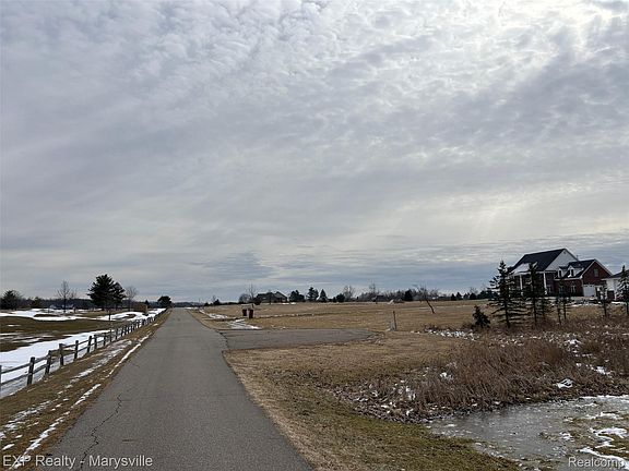 5th image of 1 Putt R Dr