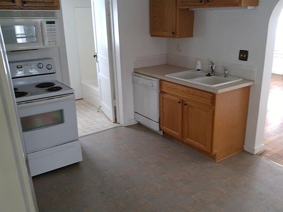 3rd image of 1108 N Logan St