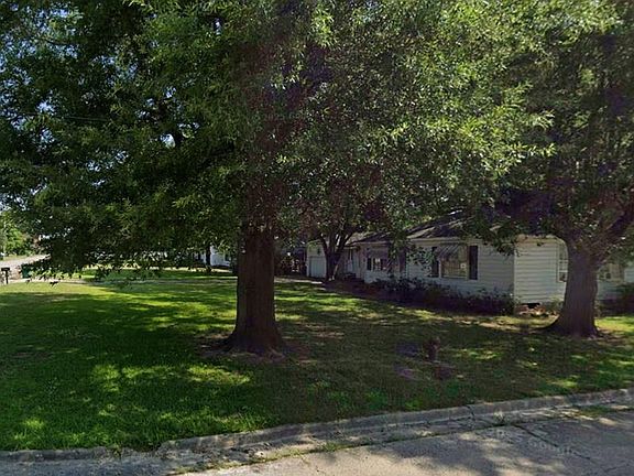 3rd image of 207 S Ellis St