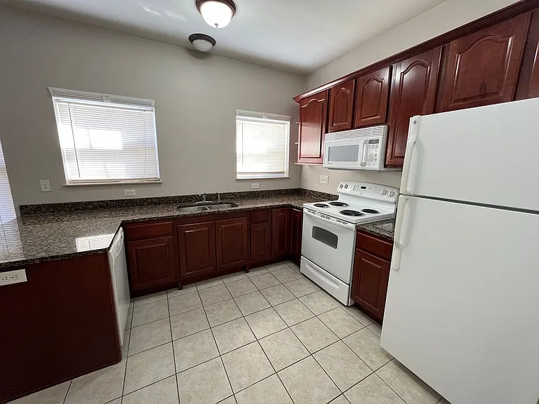 1126 Bertrand St #8 — Photo 2