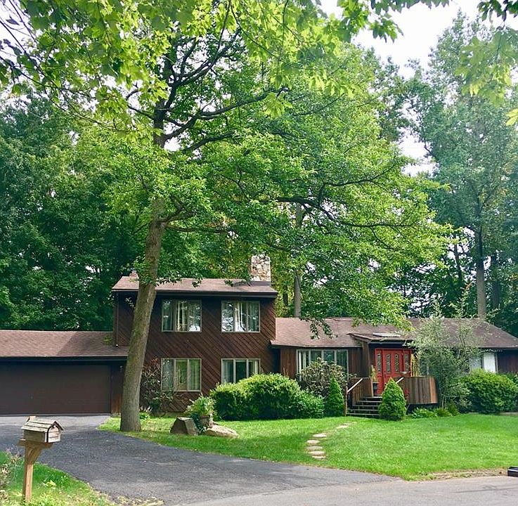 1st image of 8 Sioux Ct