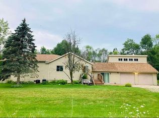 3170 E Whitefeather Rd, Pinconning, MI 48650