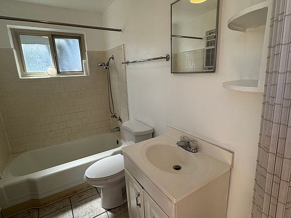4th image of 2120 Coal Ave SE
