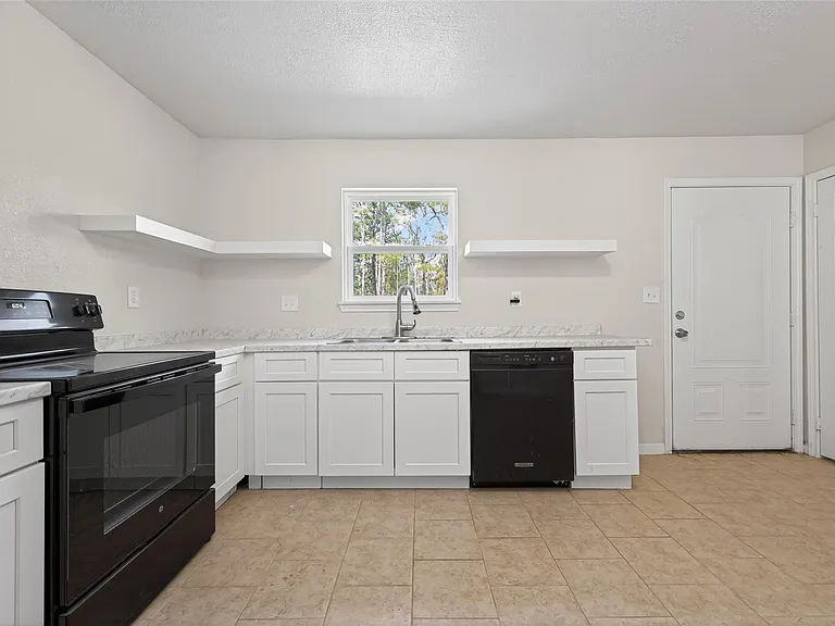 140 Marie St — Photo 24