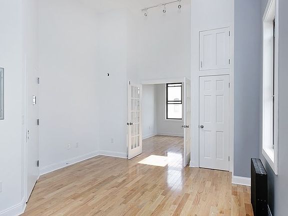 2nd image of 160 Wyckoff Ave APT 3L