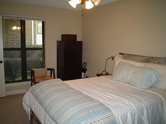 3rd image of 114 E 41st St APT 7