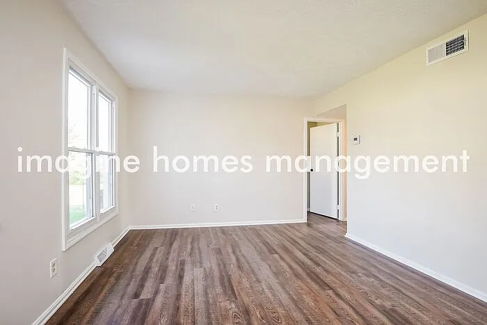 3 bed, 1.0 bath, 1033 sqft, $1,995 — Photo 4