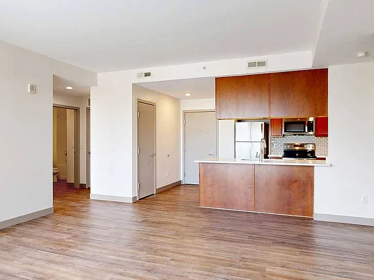 Midtown Crossing Apartments — Photo 76