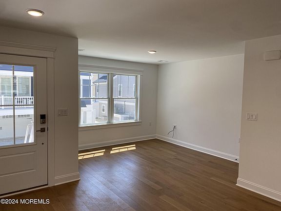 4th image of 13 Cummins Street