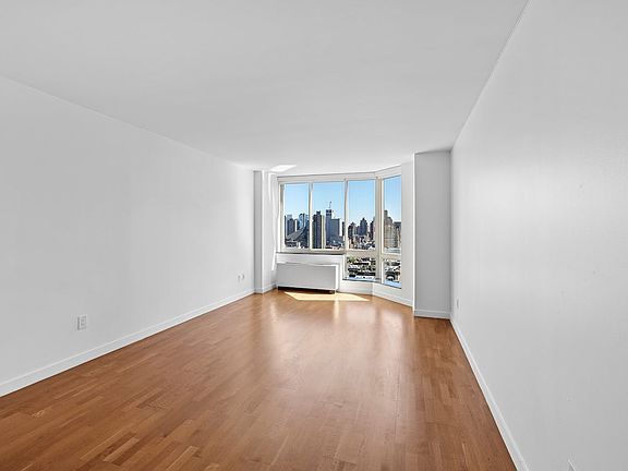 3rd image of 420 W 42nd St APT 27D