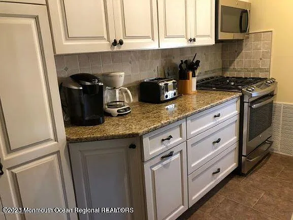 310 Maryland Ave #20B — Photo 5