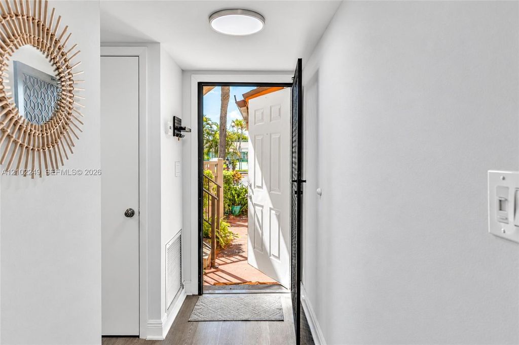 1769 NE 40th Pl APT 505, photo 4