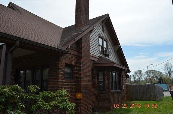 3rd image of 1525 W Sullivan St