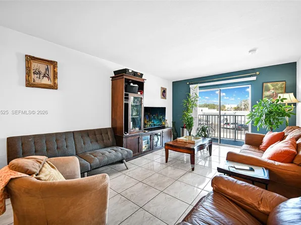 12890 NE 8th Ave APT 203, North Miami, FL 33161