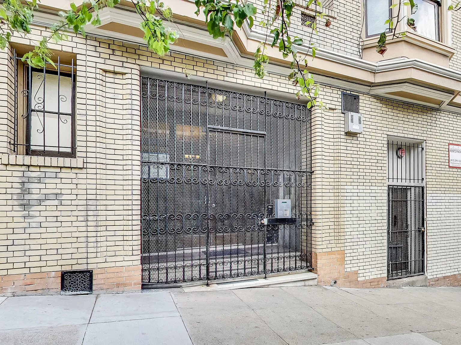 920 Leavenworth — Photo 2
