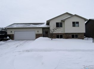 3929 S Villanova Ave, Sioux Falls, SD 57106