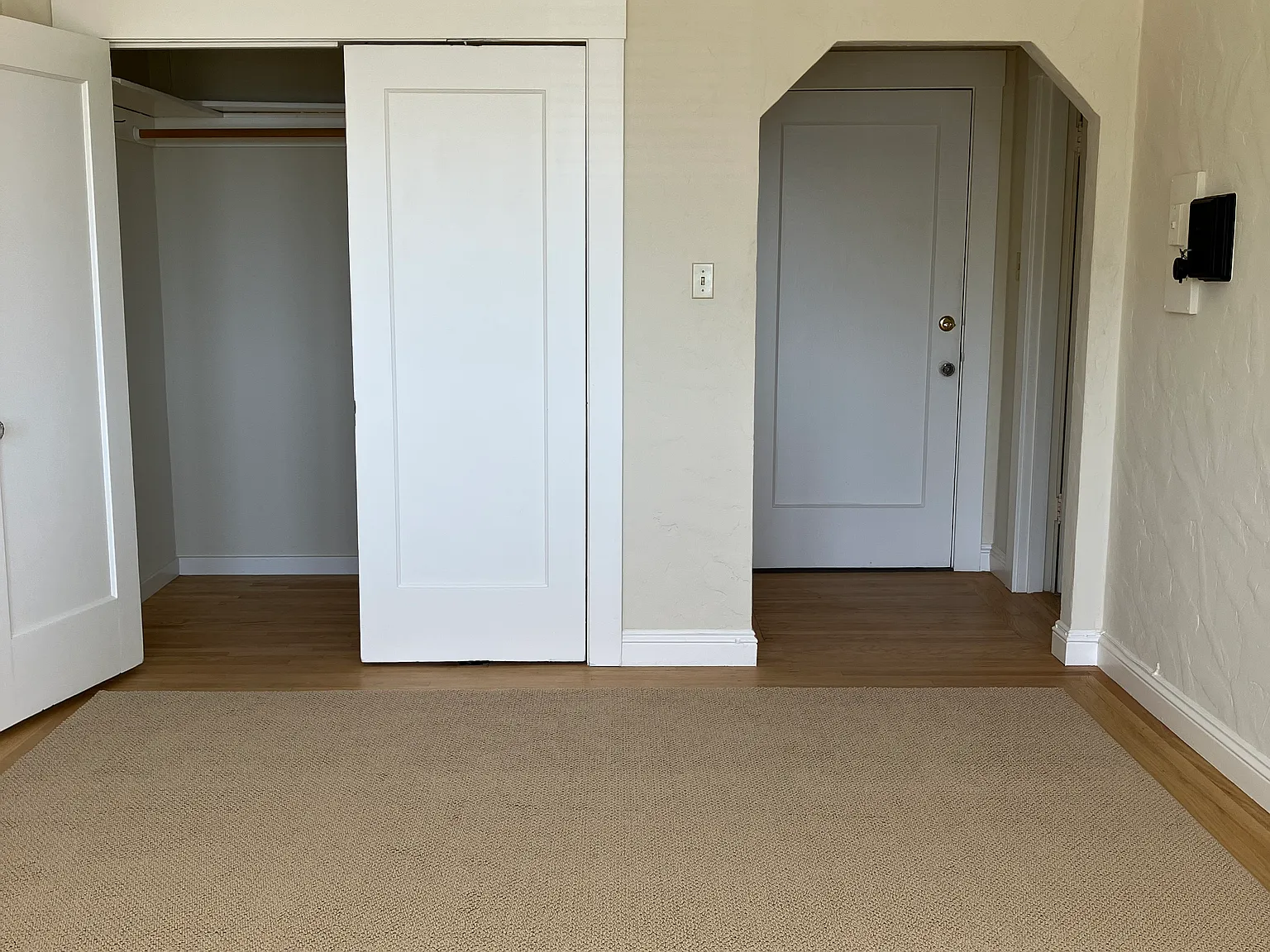 Studio, 400 sqft, $1,420 — Photo 2