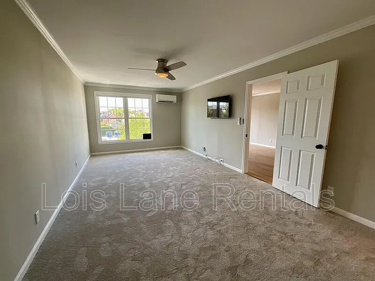 259 E Bay St #6C — Photo 8