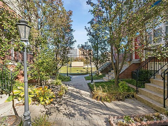 4th image of 20 Florist Ln