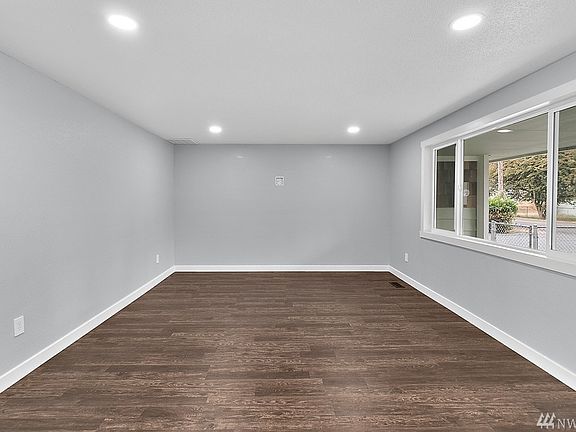 5th image of 13817 6th Ave E