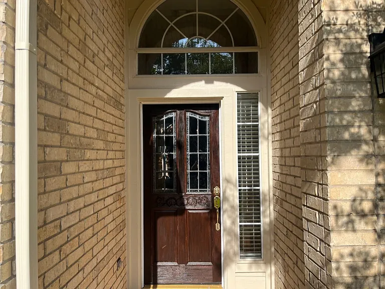 2702 View Mdw — Photo 2