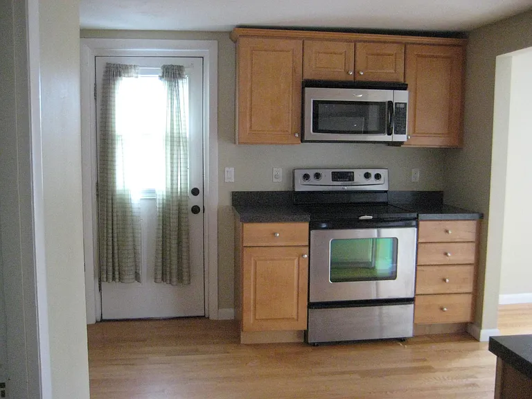 418 2nd St #3 — Photo 3