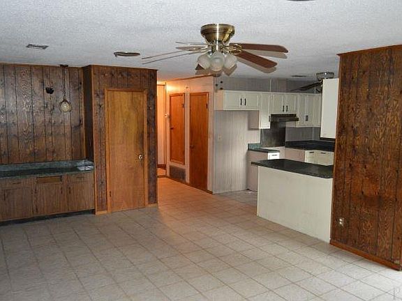 3rd image of 1040 Sawyer St