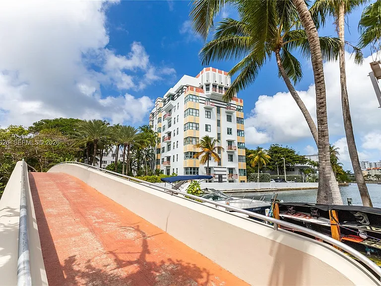 2421 Lake Pancoast Dr #7A — Photo 23