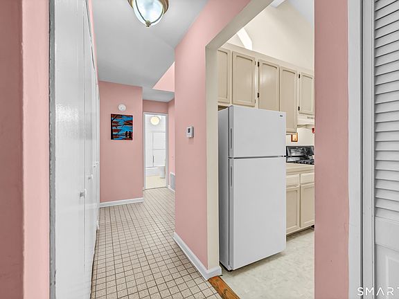 5th image of 32 Lawson Lane #32