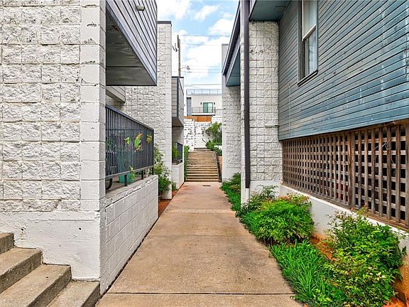 4th image of 915 NW 7th St APT 200
