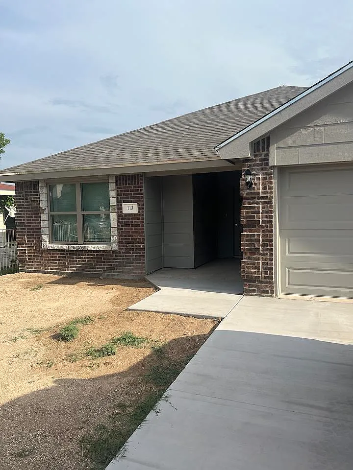 3 bed, 1386 sqft, $1,750 — Photo 1