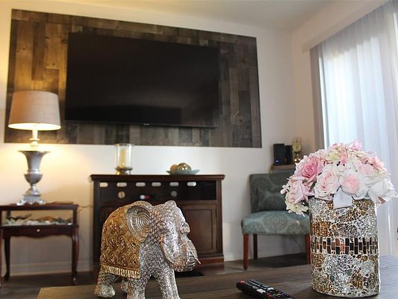 4th image of 1222 Villa Ln #136