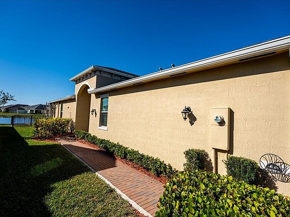 3rd image of 11520 SW Lake Park Drive