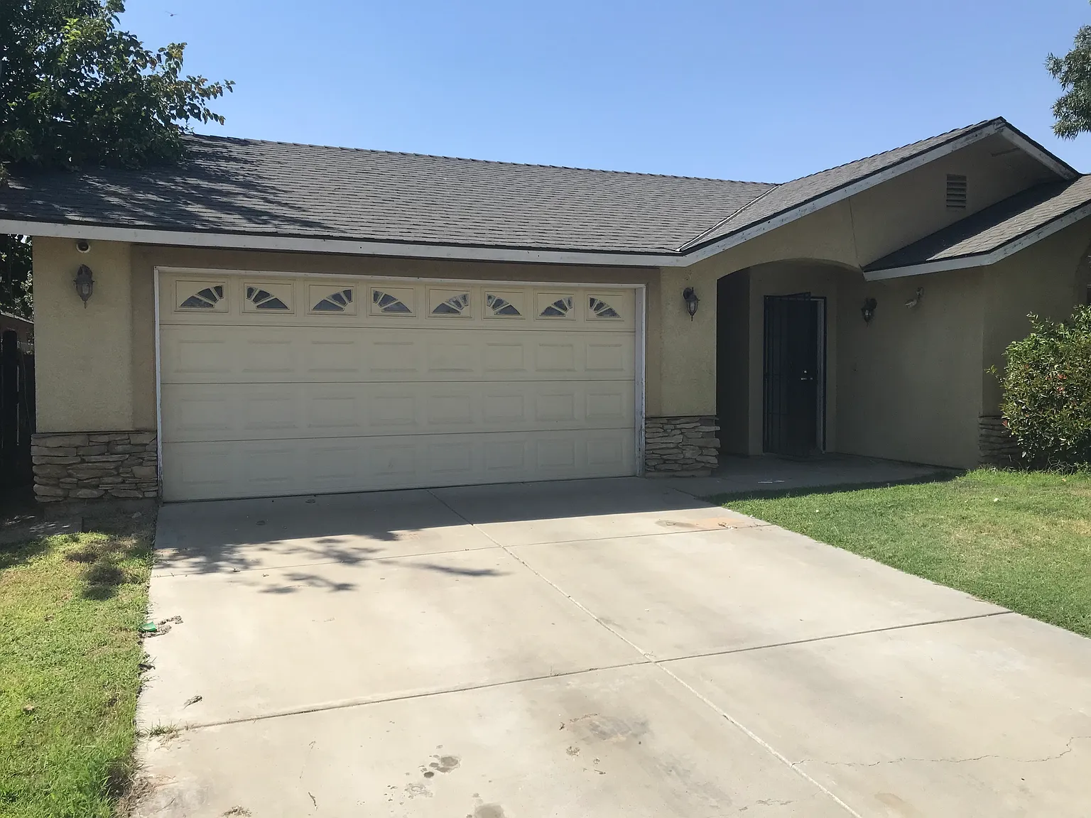 6 bed, 2.0 bath, 1636 sqft, $2,450 — Photo 2