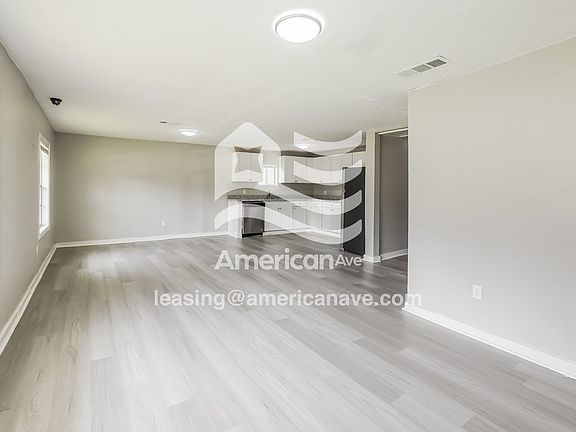 1428648_001_living_room_2.jpg