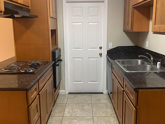 4th image of 3708 Elkhorn Blvd