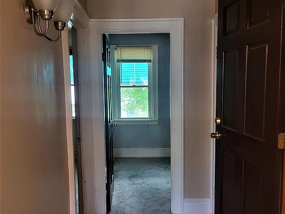 5th image of 119 Eller Ave