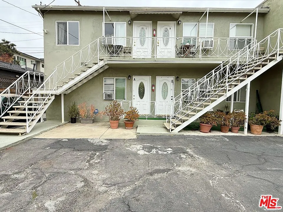 1 bed, 1.0 bath, 555 sqft, $2,500 — Photo 2