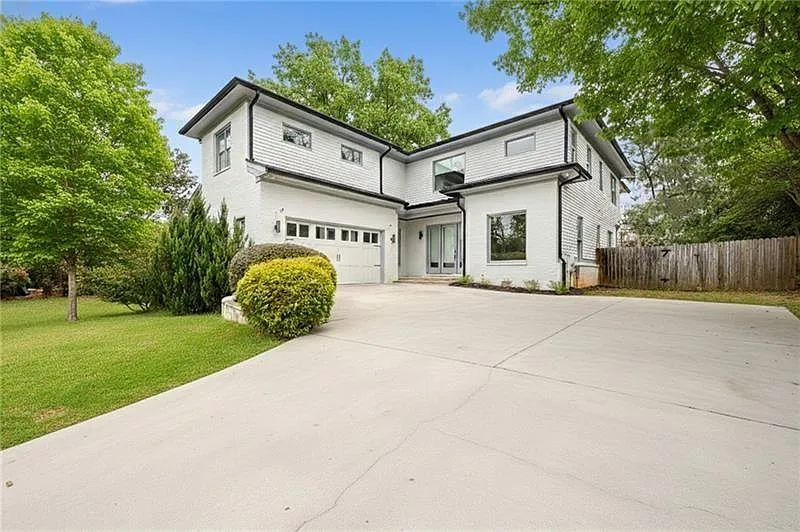 6 bed, 6.0 bath, 5412 sqft, $16,500 — Photo 1