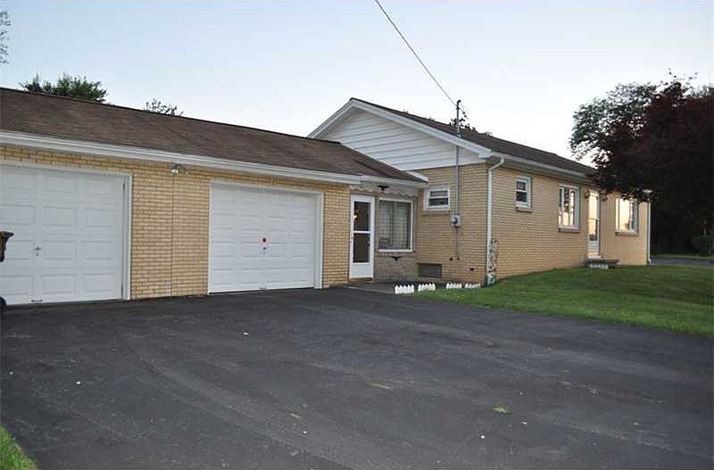 1st image of 11 Edgewood Dr