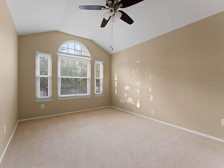 2104 Lobelia Dr — Photo 25