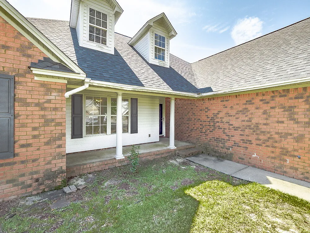 4 bed, 2.0 bath, 2001 sqft, $2,200 — Photo 3