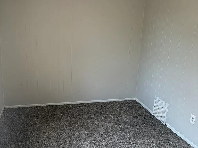 1237 Erie St S — Photo 14