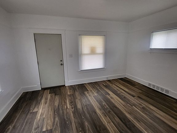 5th image of 1692 Gladstone St