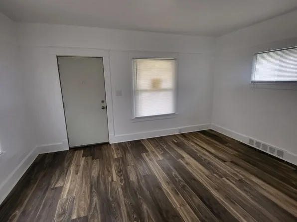 1692 Gladstone St, Youngstown, OH 44506